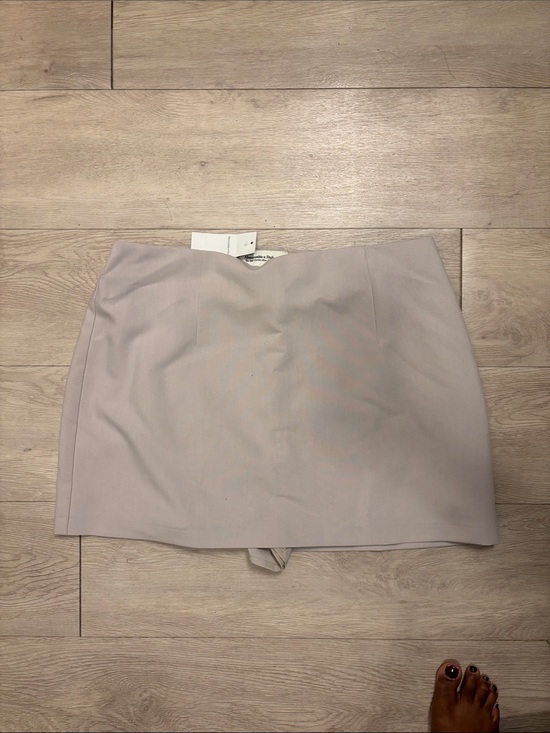 Abercrombie & Fitch Dresses & Skirts - NWT Abercrombie & Fitch Light Taupe Scarlett Mini Skort